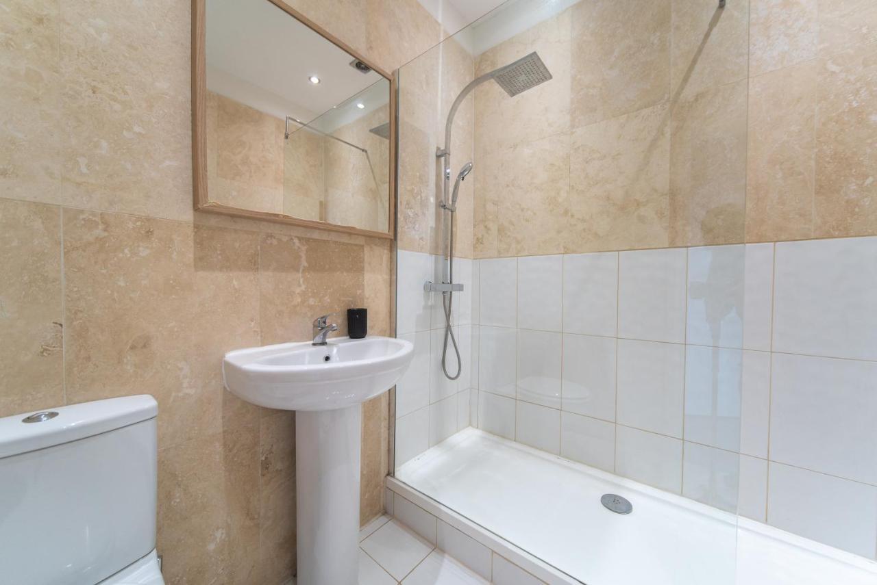 Spacious 2 Bedroom Apartment In Downtown London Exterior foto